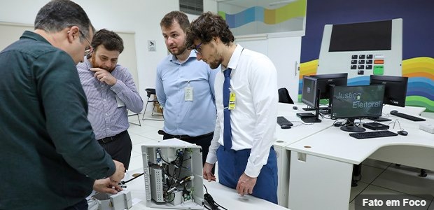 TSE Abre Urna Eletrônica para Inspeção de Técnicos